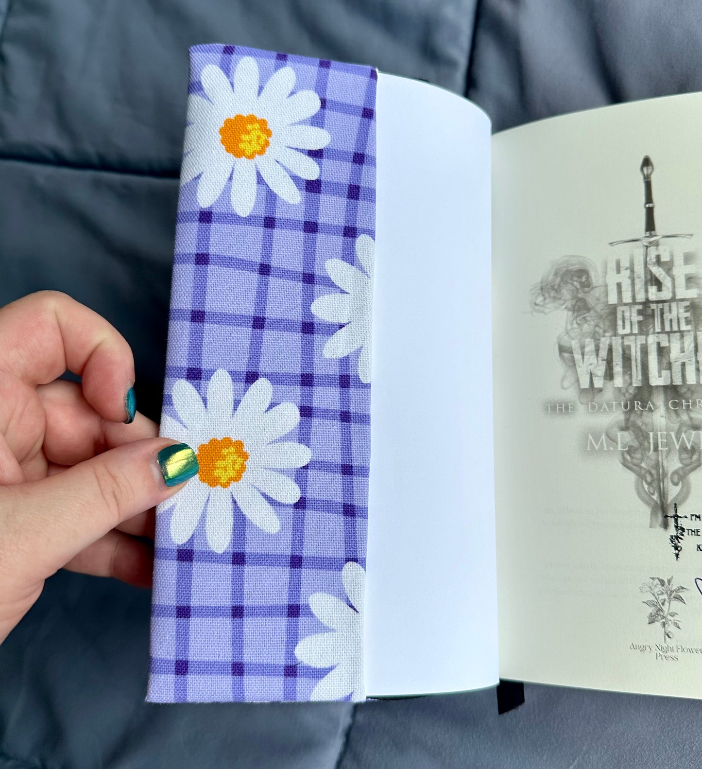 Daisy - Adjustable Book Cover