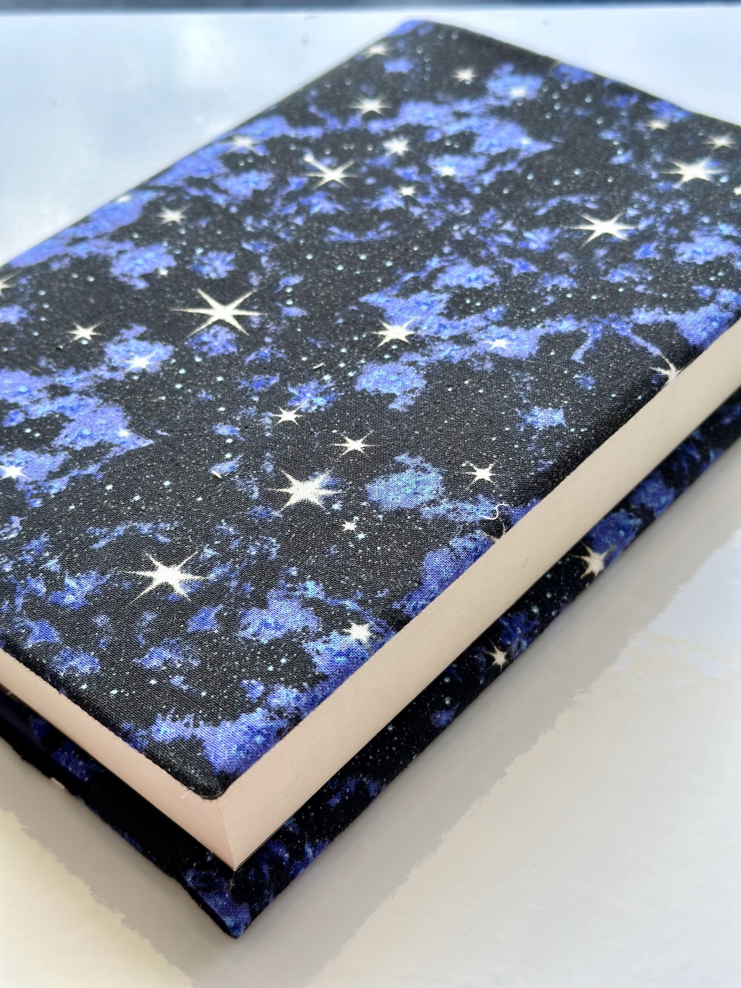 Orion - Adjustable Book Cover