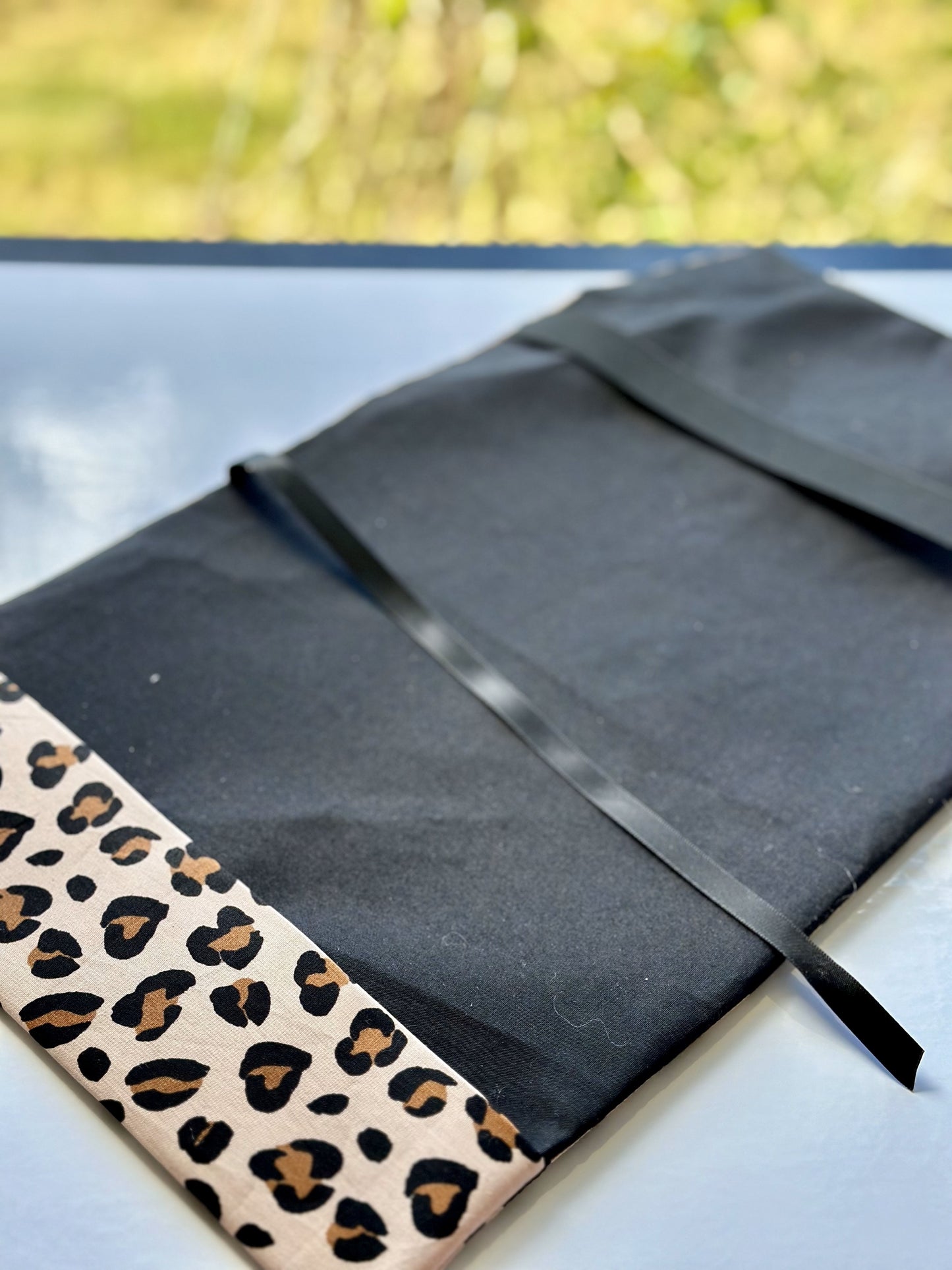 Leopard Love - Adjustable Book Cover