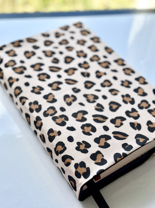 Leopard Love - Adjustable Book Cover