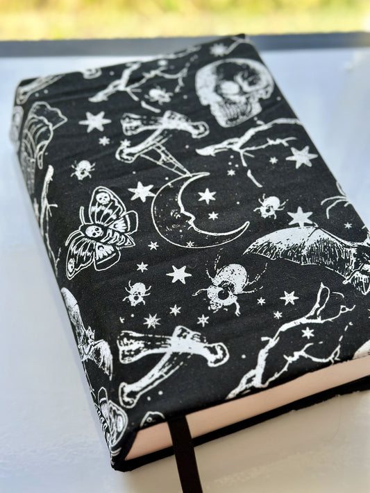 Gothika - Adjustable Book Cover